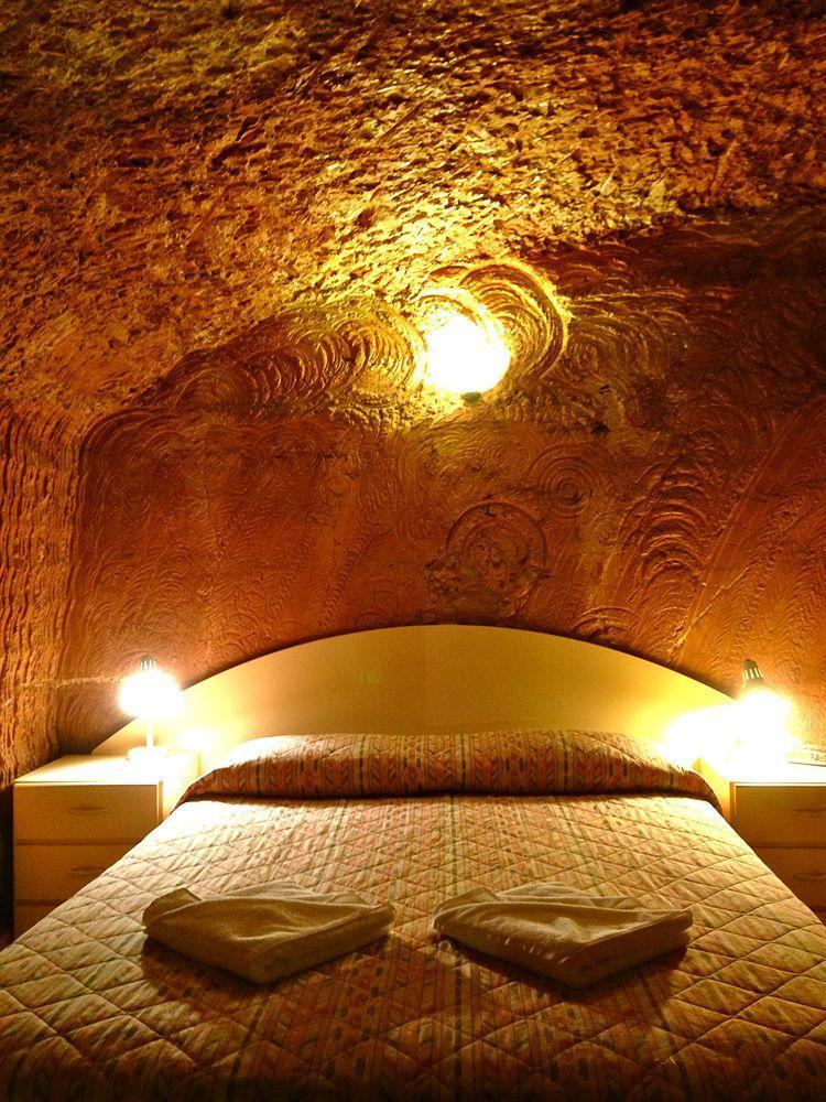 The Lookout Cave Underground Motel Кубер-Педи Экстерьер фото