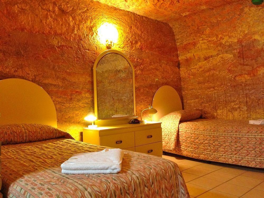The Lookout Cave Underground Motel Кубер-Педи Экстерьер фото