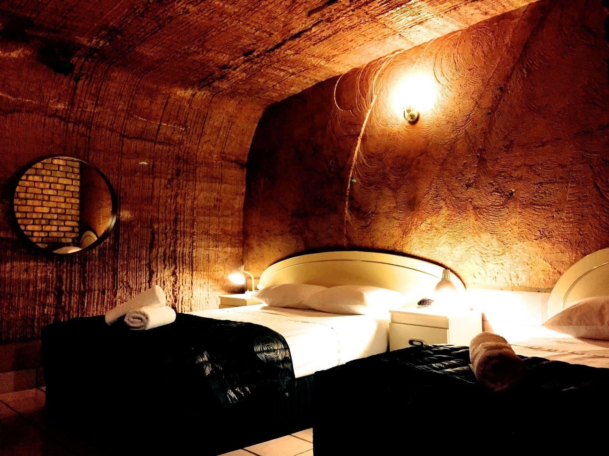 The Lookout Cave Underground Motel Кубер-Педи Экстерьер фото