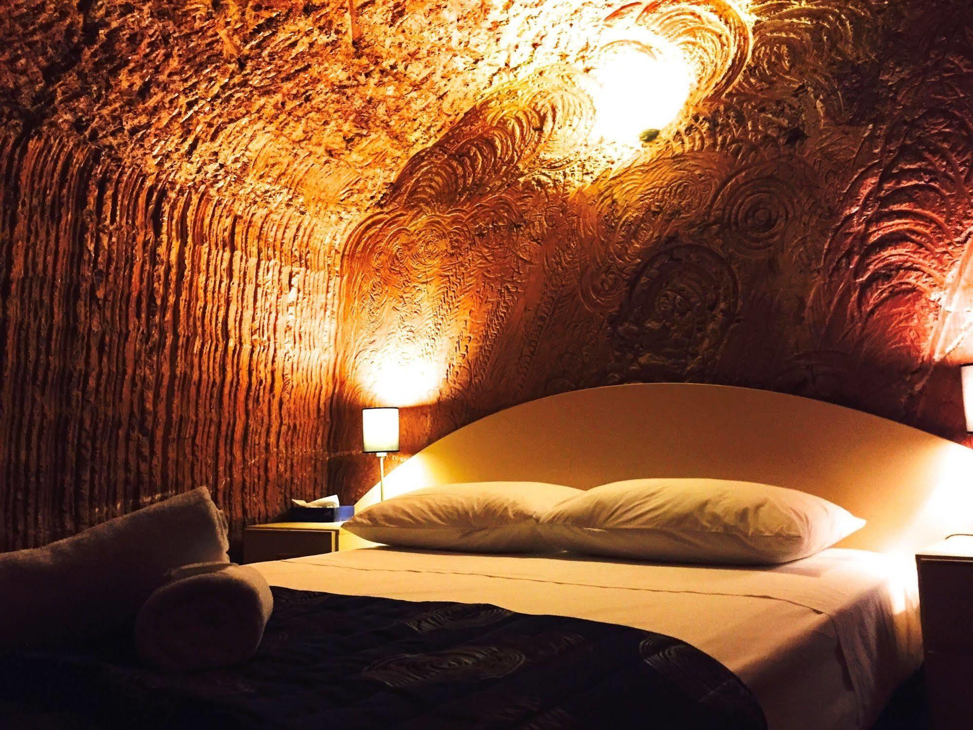 The Lookout Cave Underground Motel Кубер-Педи Экстерьер фото